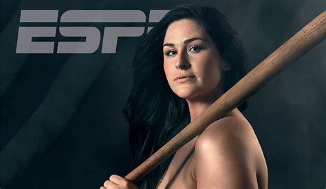 Softball star Lauren Chamberlain posed nude in ESPNs Body。